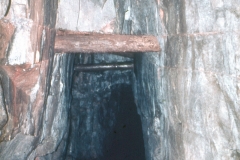 img049